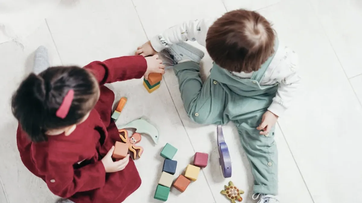 Trei fetițe, agresate sexual la grădiniță de educatoare (sursa: Pexels/cottonbro studio)