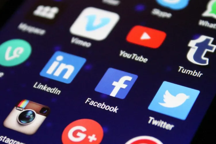 Cum devii "actor politic" în online (sursa: Pexels/Pixabay)