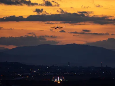 Israel atacă Iranul, zeci de zboruri anulate (sursa: Facebook/TAROM)