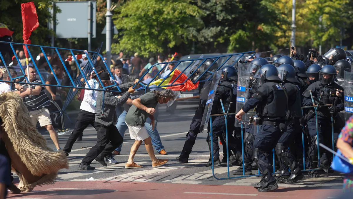 Protestul anti-Bolojan, susținut de AUR