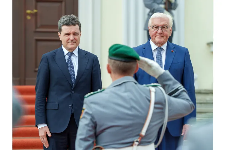 Cel mai influent cotidian din Germania, de orientare conservatoare, îl laudă pe Nicușor Dan Foto: Facebook