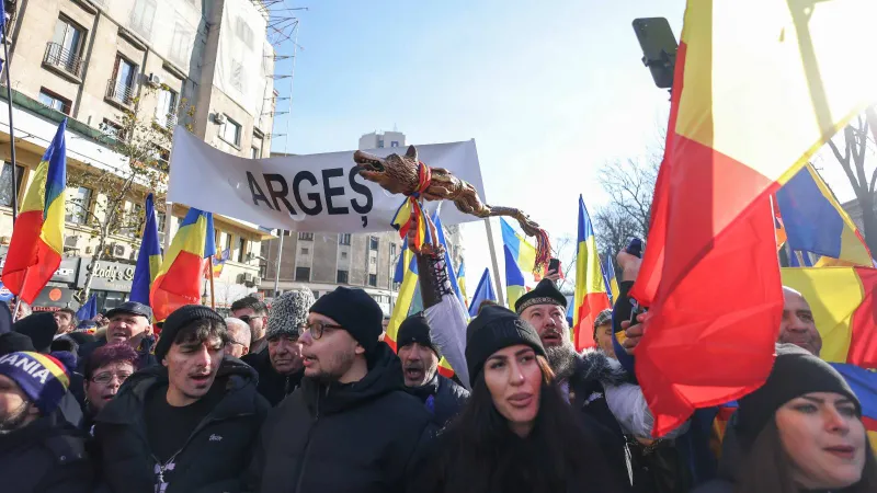 Obiecte interzise descoperite la mitingul AUR (sursa: Inquam Photos/George Călin)