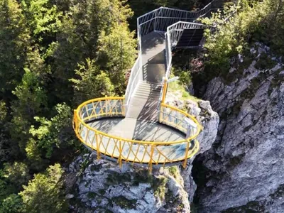 Skywalk-ul spectaculos de pe Rarău: cum a fost construit „cuibul de șoim” suspendat la peste 1.500 de metri