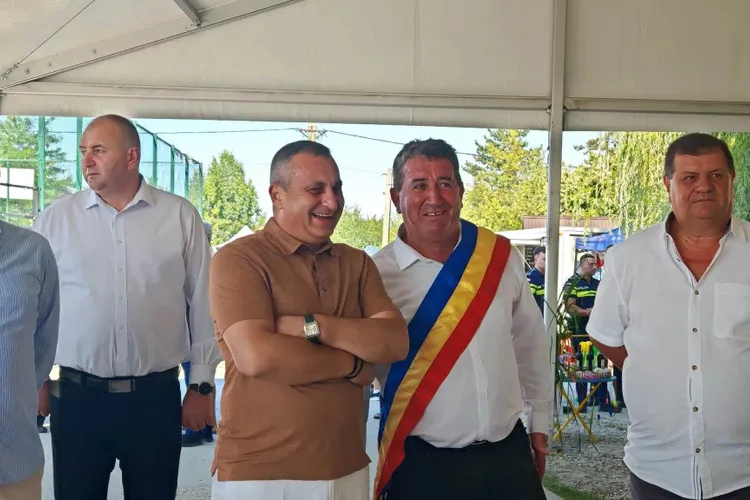 Președintele Consiliului Județean Olt, Marius Oprescu (PSD), fotografiat cu un ceas Cartier de 44.000 euro