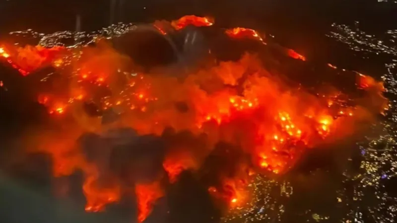 Incendiile din Los Angeles, dezastrul continuă (sursa: X/Marc Nixon)