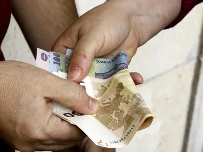 Funcționara Gina lua șpagă la Primărie (sursa: ziaruldeiasi.ro)