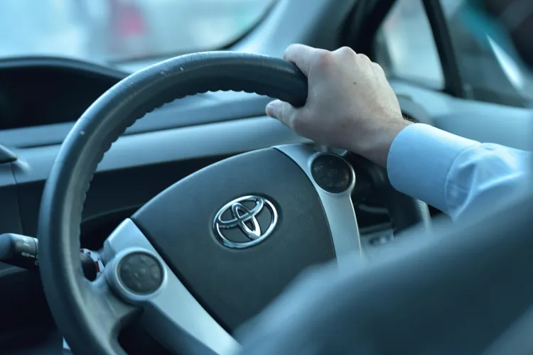 Cum poți înmatricula în România o mașină cu volan pe dreapta (sursa: Pexels/ALEEM UL HASSAN)