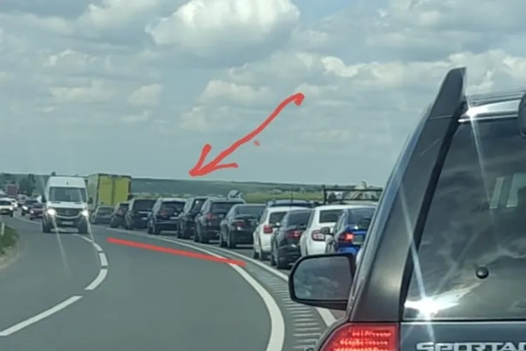 Coloana premierului Ciolacu, blocată în trafic pe Podul Iloaiei Foto: Facebook