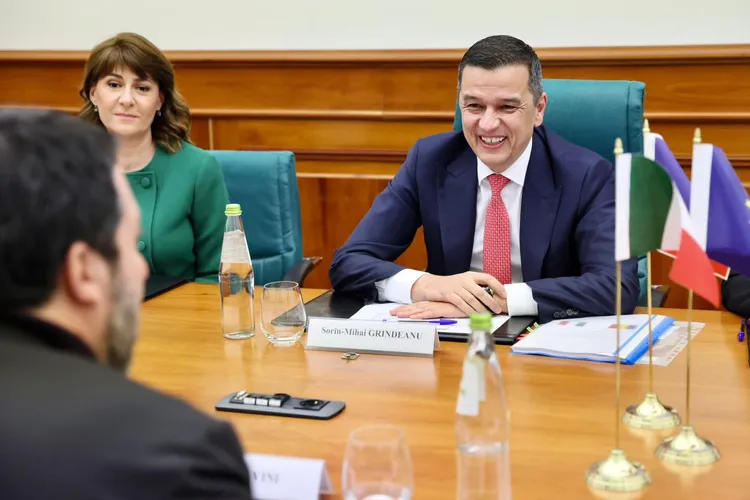 Noi scene horror în regia CFR Călători: pasagerii unui tren, blocați într-un tunel, în pădure 