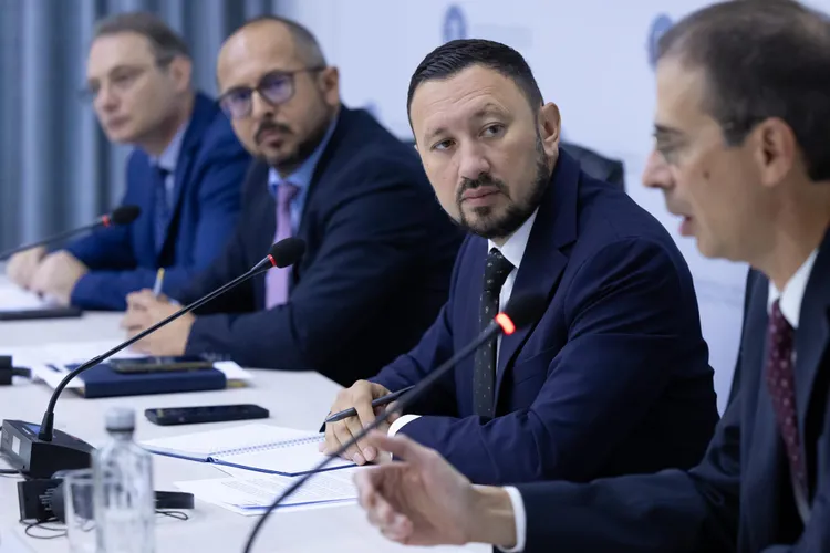 Risc de inundație în toată țara începând de duminică, la Apele Române s-a instituit starea de permanență