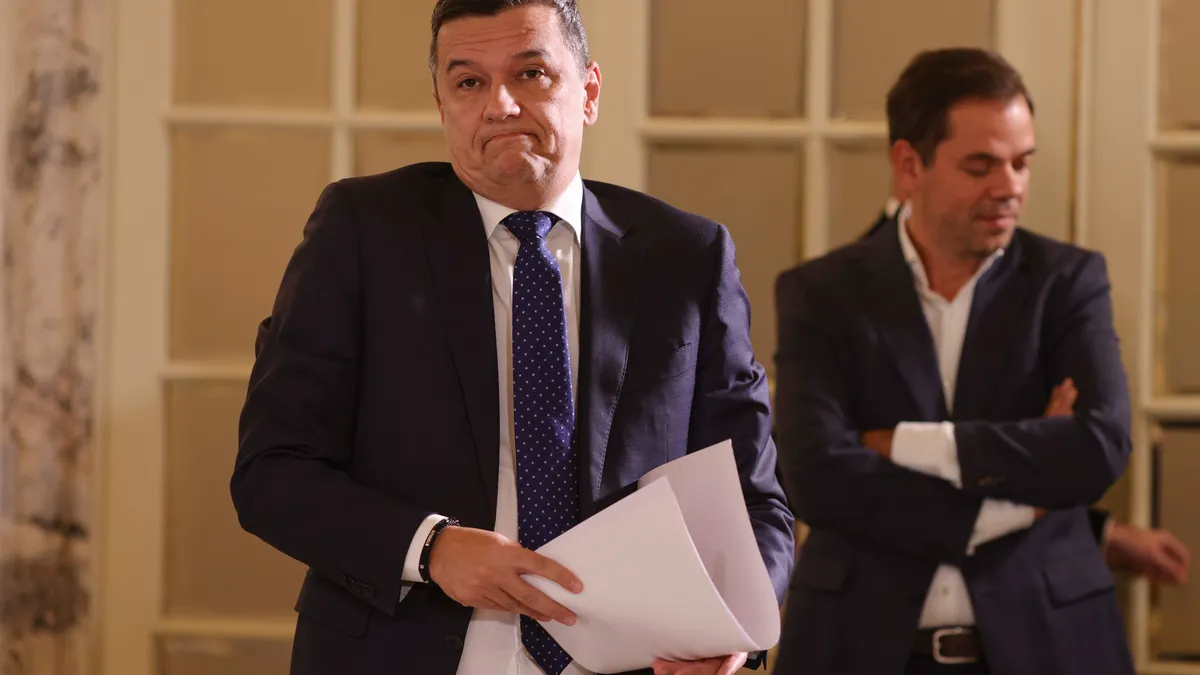 Băsescu arată că PSD generează crize, dar lasă pe alții să le rezolve