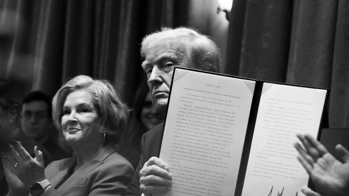 Trump modifică regulile electorale prin ordin (sursa: Facebook/The White House)