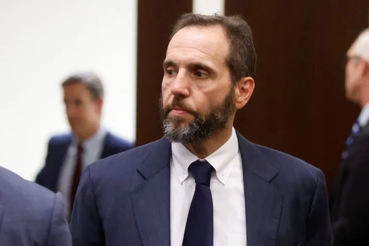 Fost procuror în dosarele Trump, investigat (sursa: pbs.org)