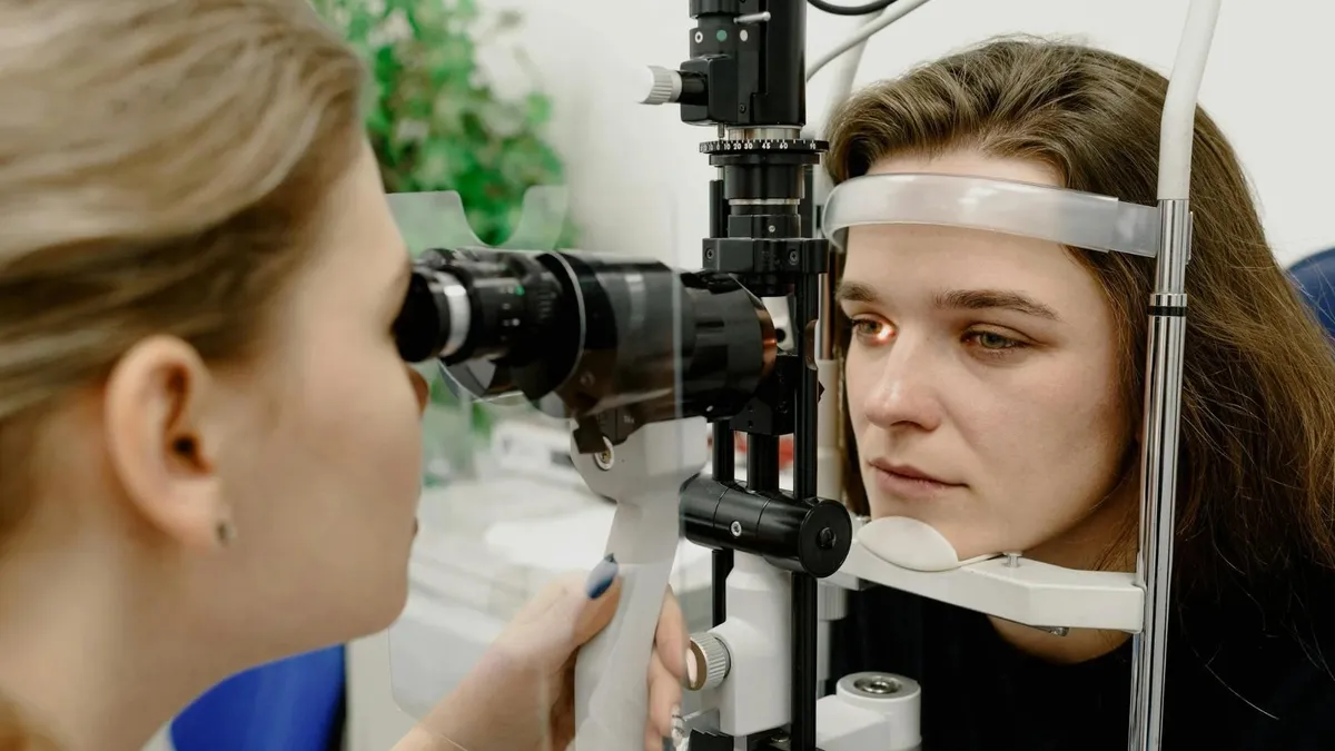 Cataracta, boală agravată de schimbările climatice (sursa: Pexels/Ksenia Chernaya)