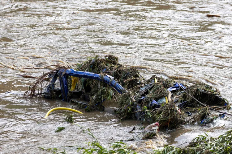 Sute de angajați ai Apelor Române au primit spor pentru fonduri europene, deși au ratat proiectele Foto: Inquam/Casian Mitu