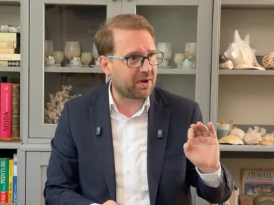 VIDEO Fritz relatează, la podcastul „Cum e, de fapt?”, cum l-au amenințat Grindeanu și Simonis în privat