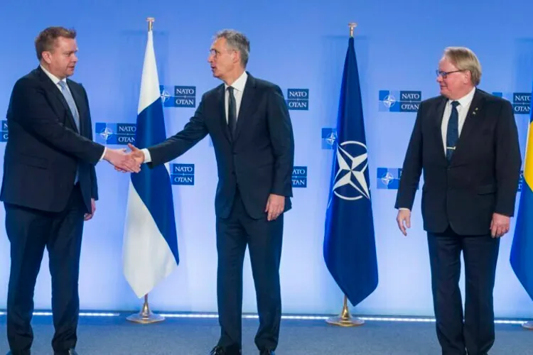 Finlanda este așteptată joi să anunțe aderarea la NATO. Marea Britanie a promis protecție