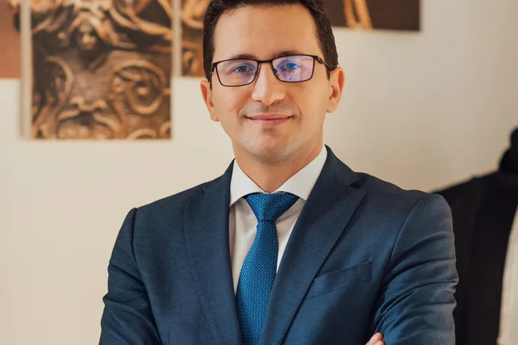 Un fost polițist, Alin Ene, acum judecător în CSM, îl atacă dur pe Bolojan fiindcă vrea să-i taie pensia Foto: Facebook