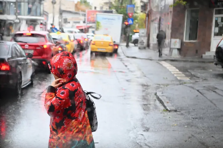 Cod roșu, fără motive de panică (sursa: Inquam Photos/Alex Nicodim)