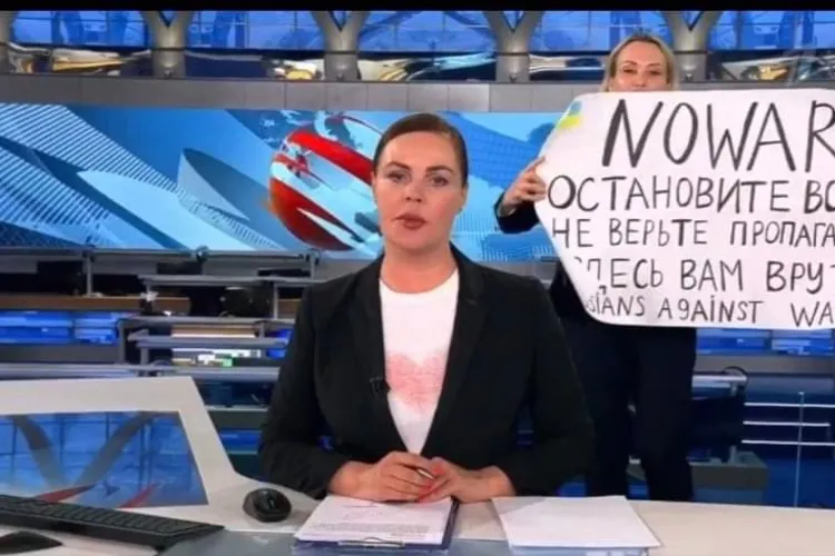 Propaganda lui Putin se destramă: demisii importante din presa controlată. O jurnalistă și-a anunțat plecarea după ce a trecut granița
