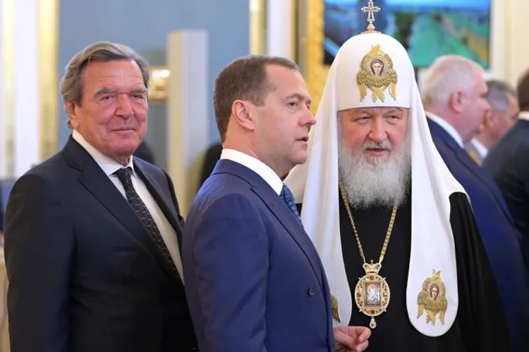 Parlamentul European se pregătește să-l plaseze pe Gerhard Schroeder pe lista persoanelor sancționate de UE. El nu vrea să renunțe la poziția de conducere la Rosneft