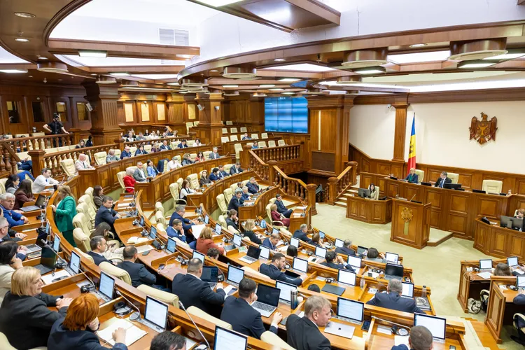 Se va vorbi doar în română în plenul Parlamentului de la Chișinău Foto: Facebook