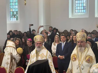 Simion parazitează ceremonia din Marea Britanie (sursa: Facebook/Marius Bostan)