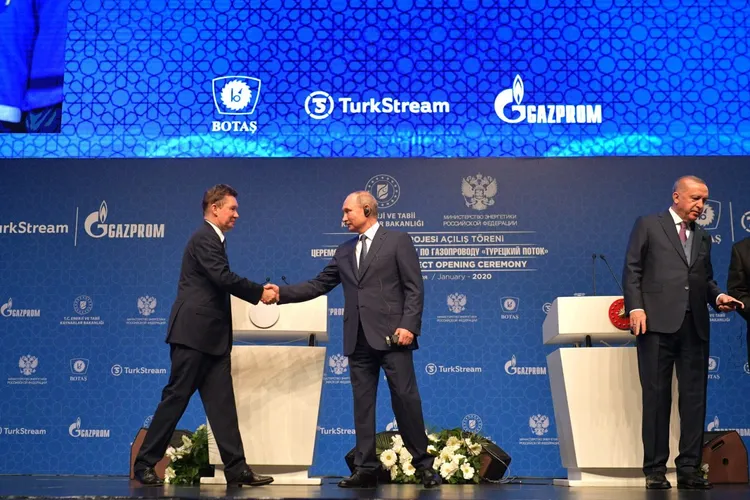 Putin trece la o nouă fază a ofensivei anti-europene: Gazprom oprește complet livrările de gaz către Bulgaria și Polonia începând de miercuri. Care sunt riscurile pentru România