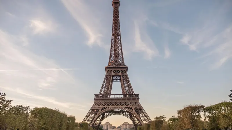 Doi americani au rămas peste noapte în Turnul Eiffel Foto: toureiffel.paris/