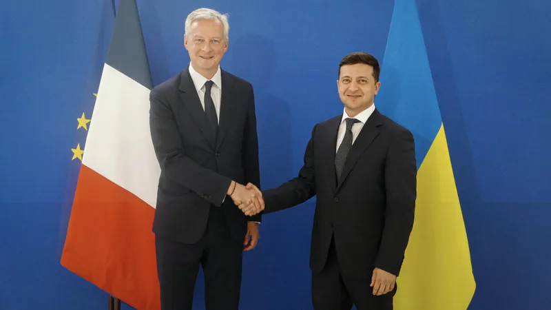 Franța a înghețat active ale Băncii Rusiei Foto: ministrul francez de Finante, Bruno Le Maire și președintele Ucrainei, Volodimir Zelenski, în 2019