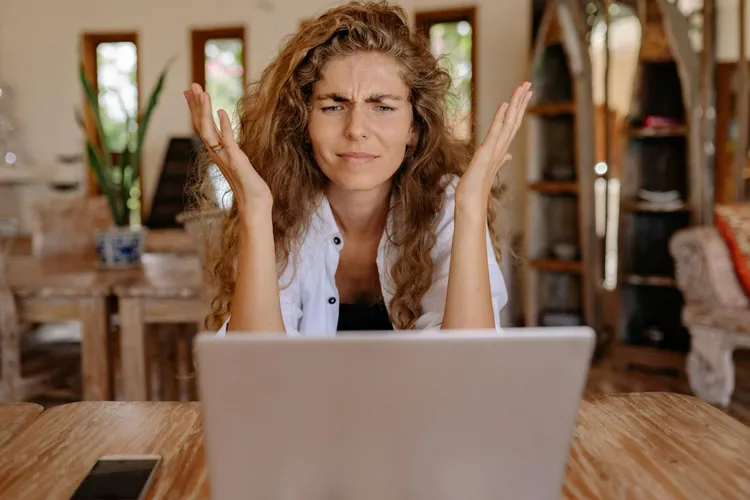 Cum arată cele mai noi fraude online și cum ne putem proteja? (sursa: Pexels/Yan Krukau)