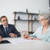 Ajutoare de urgență pentru pensionari în 2026: cine poate primi bani și unde trebuie depusă cererea