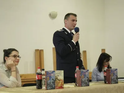 Profesoară, reacție ironică după ce agentul Godină a scris cum trebuie să procedeze femeile la prima întâlnire  Foto: Facebook