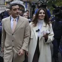 După Călin Georgescu, și Simion critică Realitatea TV pentru că a susținut guvernul Veștea. AUR dă zeci de mii de euro pe lună către acest post