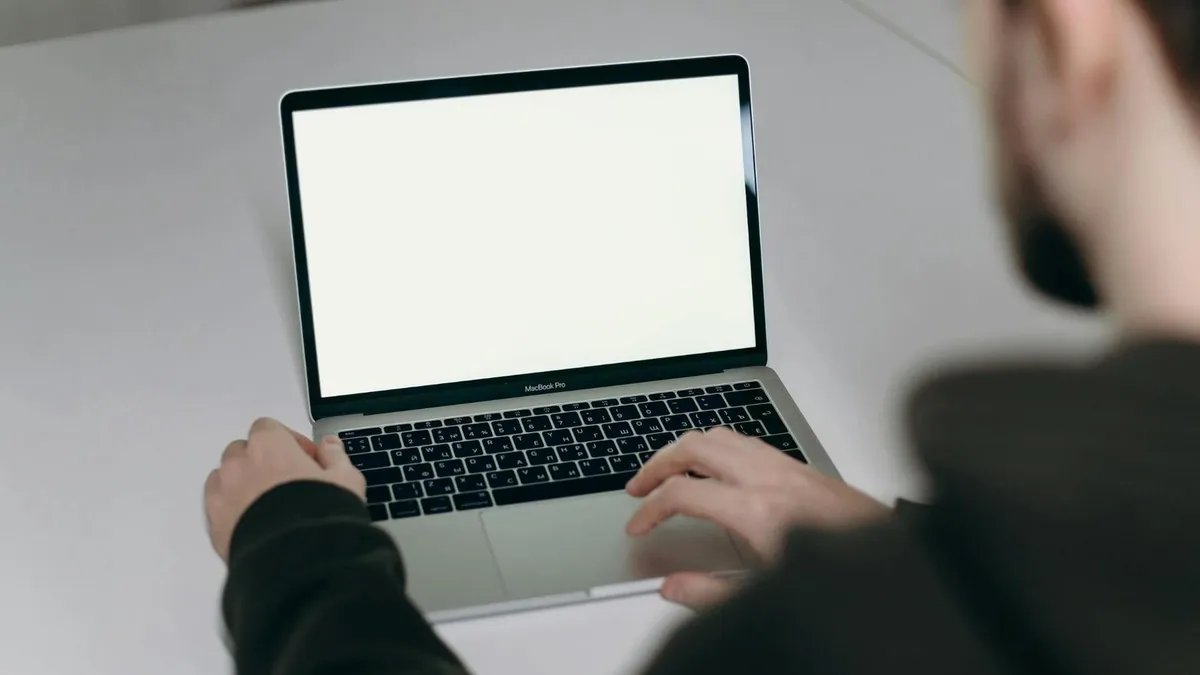 Pornhub, YouPorn, acces limitat în Marea Britanie (sursa: Pexels/cottonbro studio)