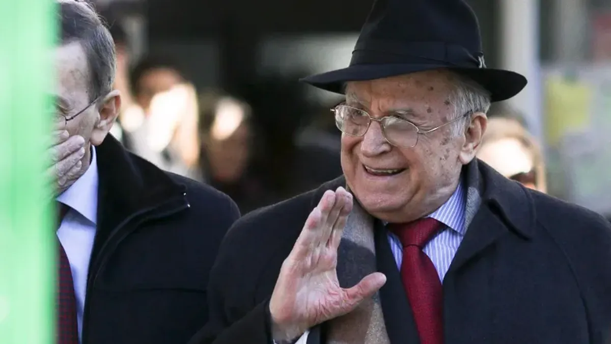 Iliescu, în continuare la terapie intensivă (sursa: Inquam Photos/Octav Ganea)