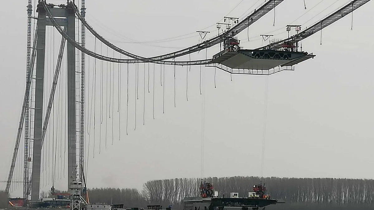 Podul peste Dunăre de la Brăila, gata în proporție de 60% Foto: Facebook Pod Susbendat Brăila