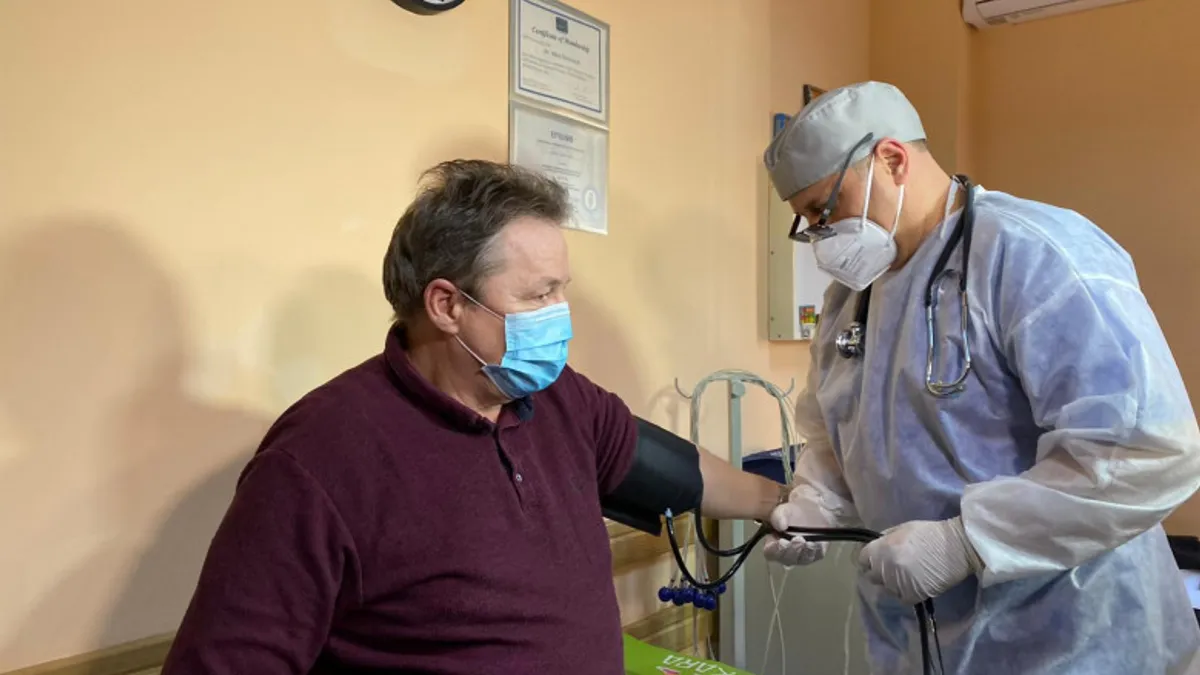 Medicii de familie protestează, pacienții așteaptă cu orele Foto: Facebook ROVaccinare