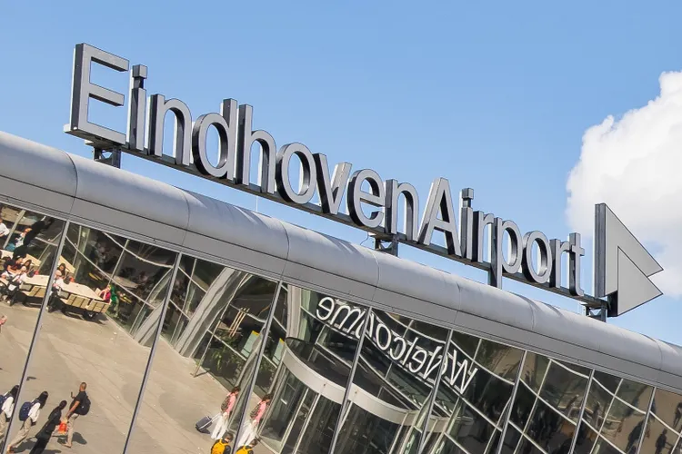 Aeroportul din Eindhoven, trafic perturbat de drone (sursa: Facebook/Eindhoven Airport)