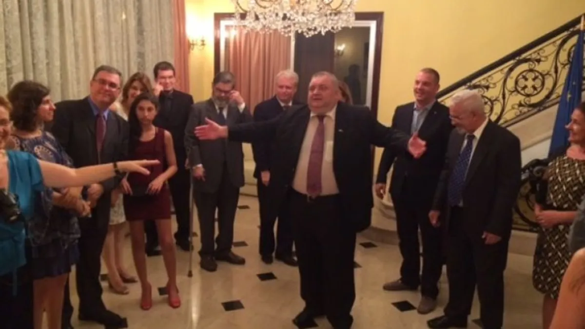 Fostul polițist Grecea și soția controlează consulatul din Emiratele Arabe Foto: MAE