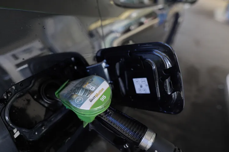 Carburanții în Bulgaria, și cu doi lei pe litru mai ieftini decât în România. Și Ungaria are prețuri mai mici