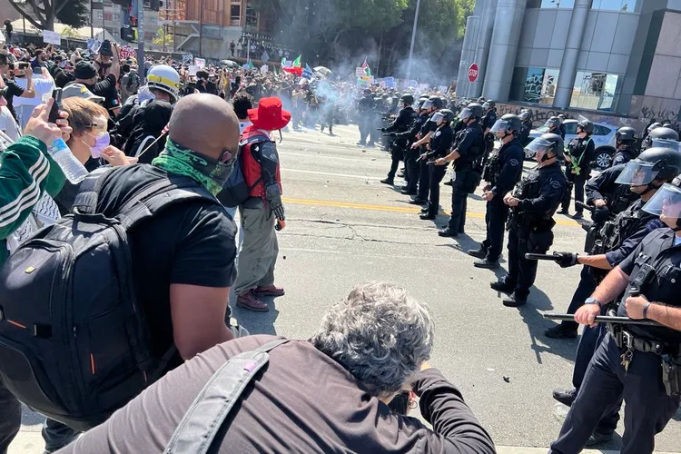 Tensiuni în California, Newsom vs Trump (sursa: X/People's City Council - Los Angeles)