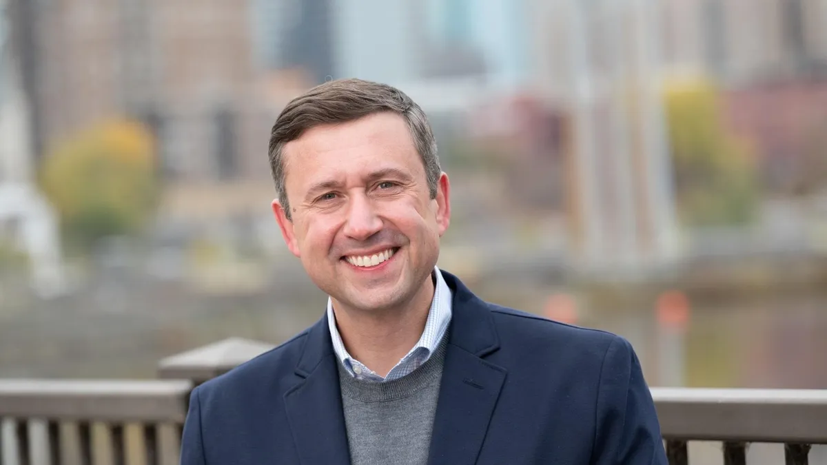 Democrații americani creează „cabinetul de război” (sursa: Facebook/Ken Martin)