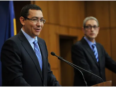 Premierul Victor Ponta și purtătorul de cuvânt Andrei Zaharescu (sursă: gov.ro)