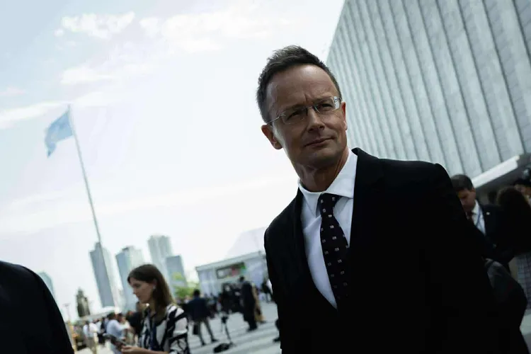 Ungaria nu renunță la petrolul rusesc (sursa: Facebook/Szijjártó Péter)