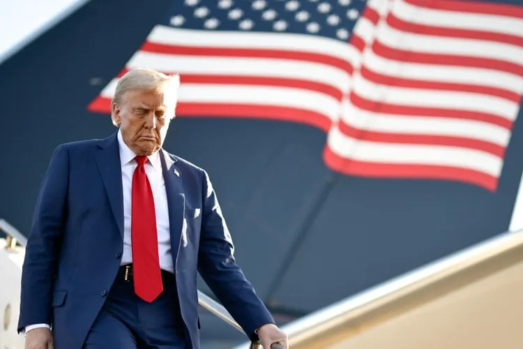 Trump acuză incompetența politicienilor din California (sursa: Facebook/Donald J. Trump)