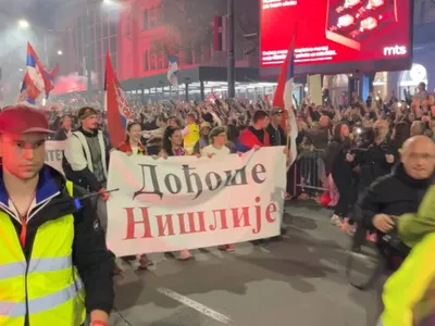 Proteste masive la Belgrad împotriva corupției (sursa: BBC)