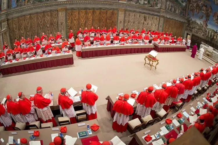 Conclavul pentru alegerea noului Papă începe pe 7 mai, anunță Vaticanul