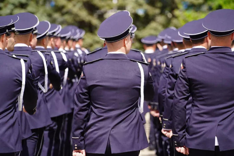 Comisar-șef de poliție, trimis în judecată (sursa: Facebook/Poliția Română)