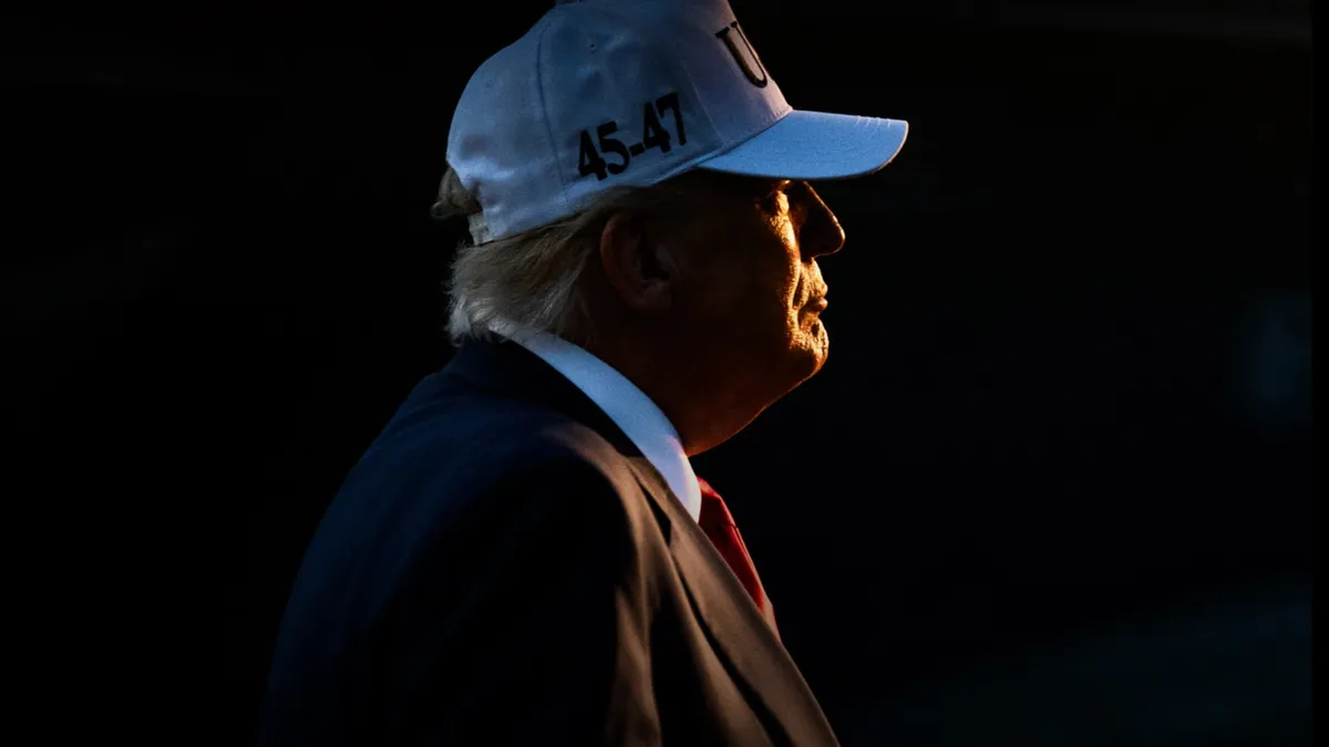 Atacul asupra lui Trump și „Wine-Gate” (sursa: Facebook/The White House)